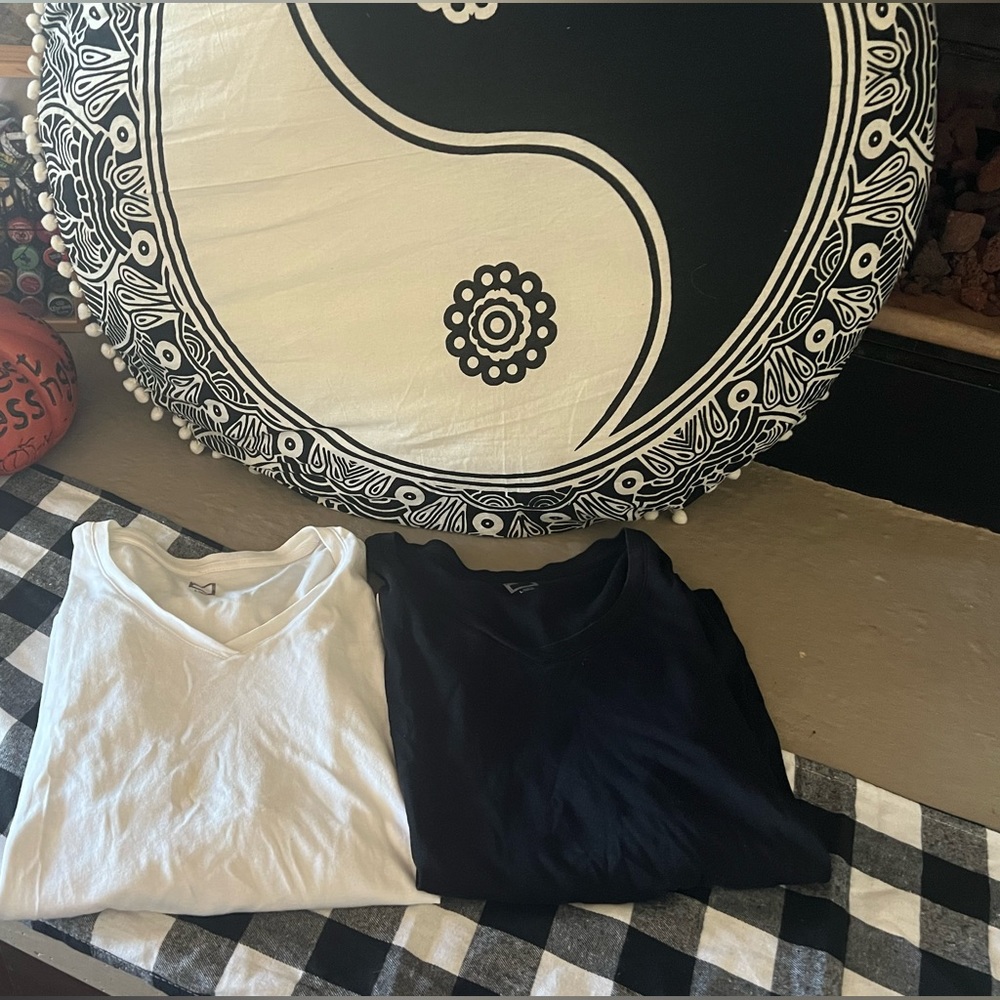 BLACK AND WHITE LONG SLEEVE JCPENNEY TEE